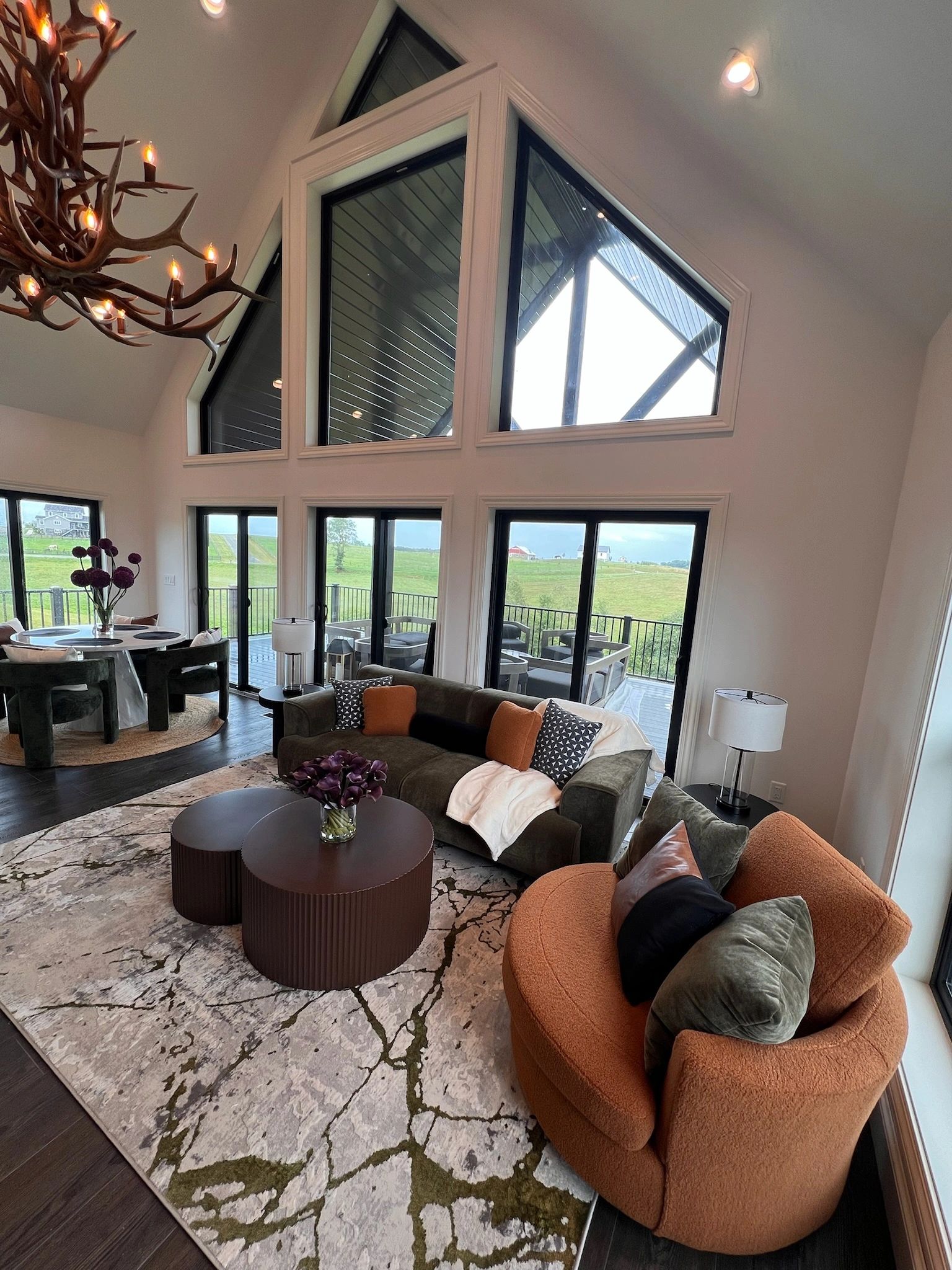 Further view of the Quiet Cabin Retreat by Daniel Home